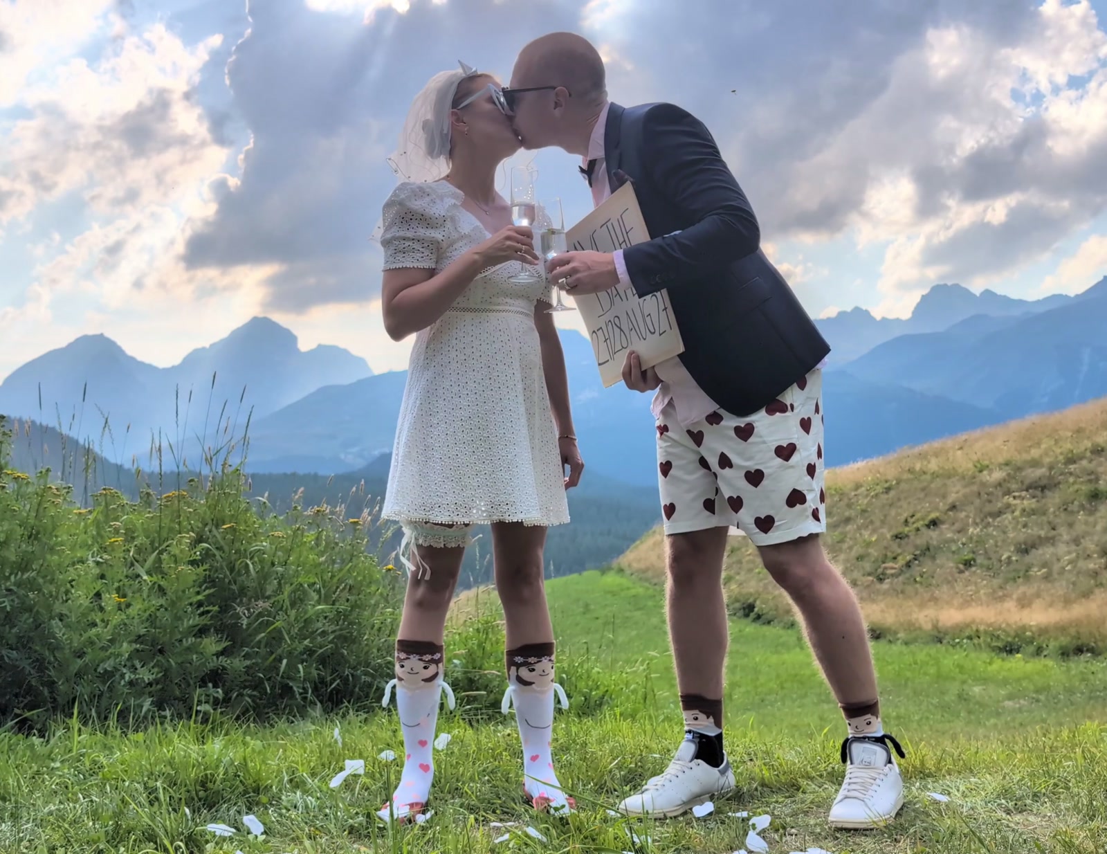 Kuss-Moment aus dem Einladungsvideo